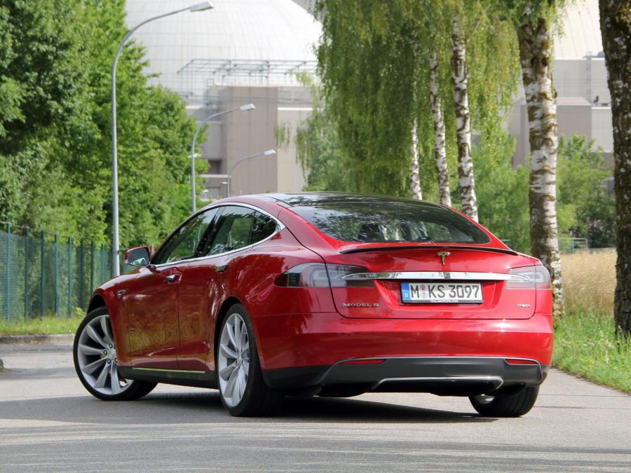  Tesla Model S P85+ 2013 года  (фото 3 из 4)
